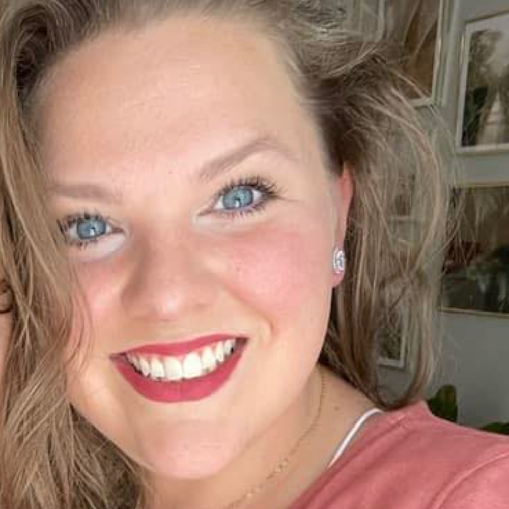 Meet your Posher, Elizabeth